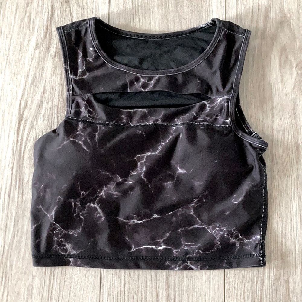 BuffBunny Women’s Peek A Boo Crop Top - Black Marble